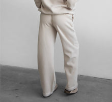 Load image into Gallery viewer, Daniella Sweatpants (Oat)
