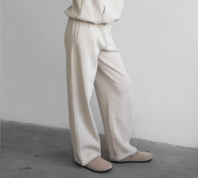 Load image into Gallery viewer, Daniella Sweatpants (Oat)
